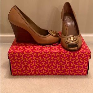 Authentic Tory Burch Selma Open Toe Wedges, Size 6